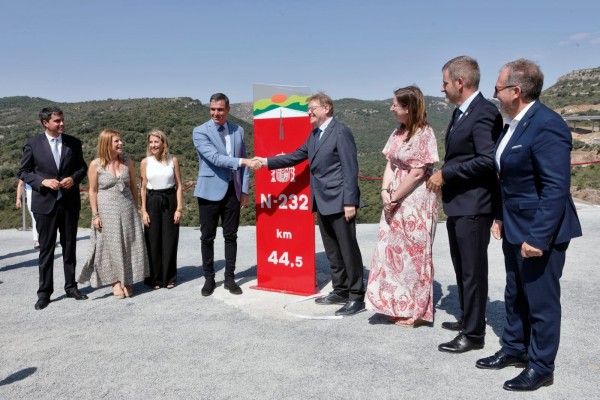 Sánchez y Puig despiden a las 68 curvas para superar el puerto de Querol en la N-232