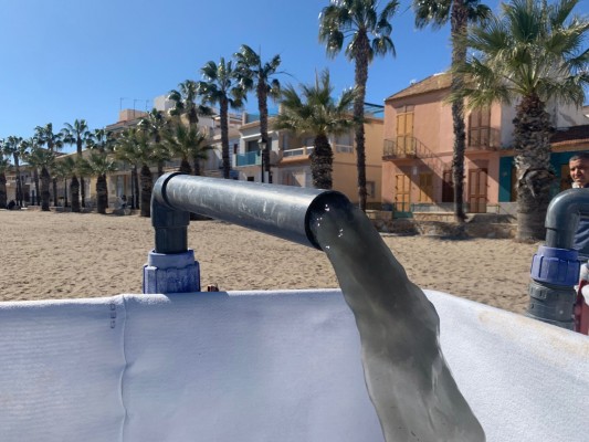 La solución a los fangos del Mar Menor: extracción y filtración para paliar la contaminación en origen