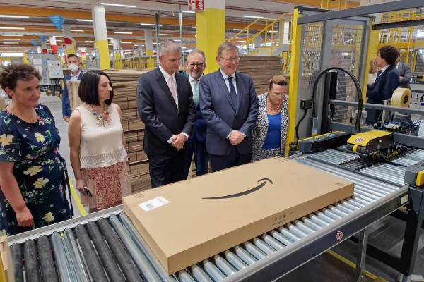 Amazon inaugura su centro de Onda: ya trabajan 350 personas y prevé llegar a 500 a corto plazo