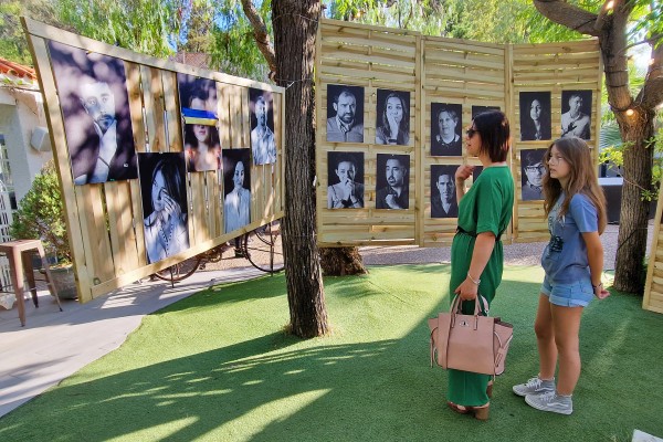 Retratos contra la guerra: el azulejo castellonense se solidariza con Ucrania