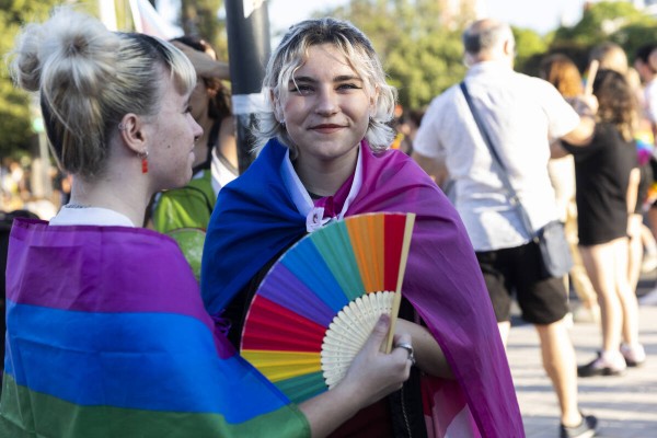 La marcha del Orgullo LGTBI+ recorre las calles de València y denuncia los delitos de odio