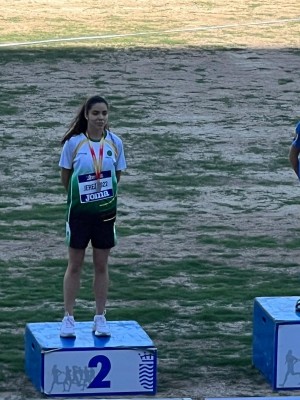 Elena Liaño logra la plata estatal con récord regional y billete para el Europeo sub-18 en 800