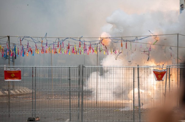 La 'mascletà' clásica de Fuegos Artificiales del Mediterráneo remueve cimientos en Luceros