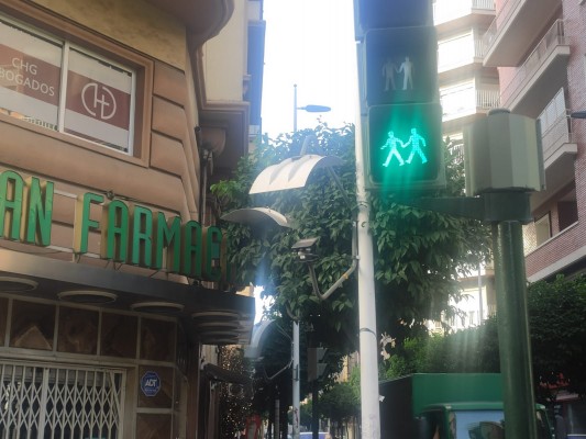 Murcia estrena sus primeros semáforos inclusivos como un guiño al colectivo LGTBi