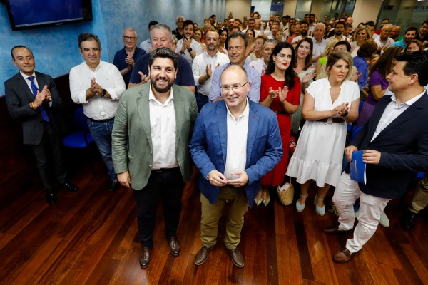 Génova arropa a López Miras y deja un recado a Patricia: 