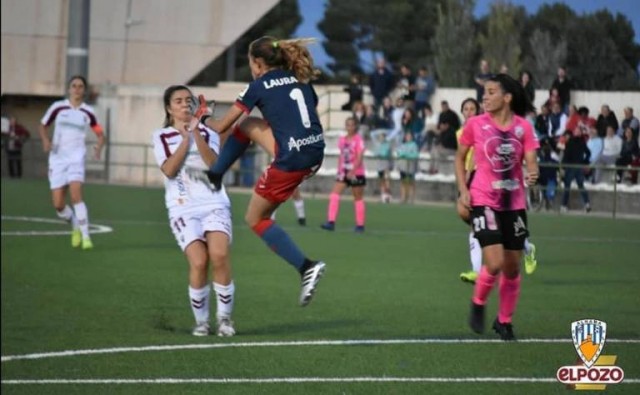 El Alhama CF renueva a la portera Laura Martínez y a la mediapunta Andrea Carid