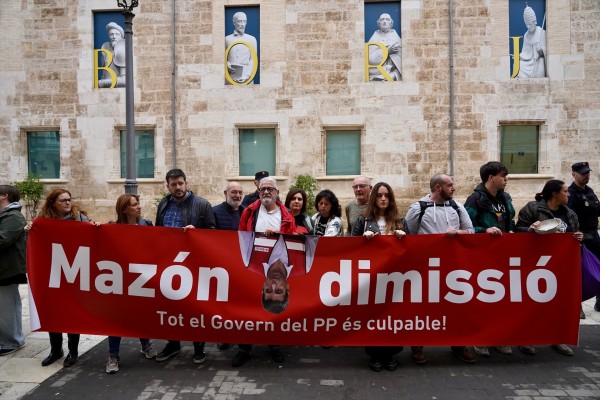 Una concentración a las puertas de Les Corts pide la 
