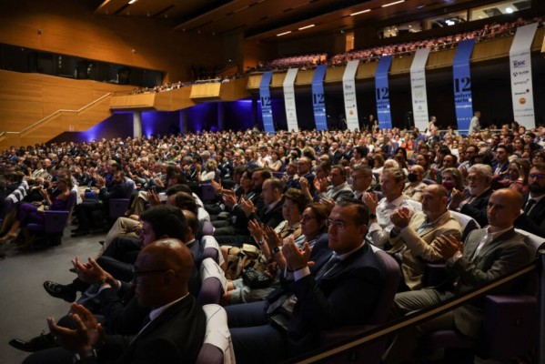 Más de 1.500 asistentes celebran el duodécimo aniversario de Valencia Plaza 
