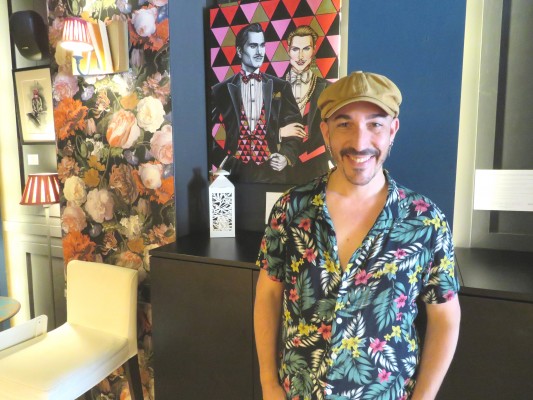 Entre 'queens' y 'queers' anda el juego: Aarón Izquierdo ondea la bandera de la libertad con sus pinturas