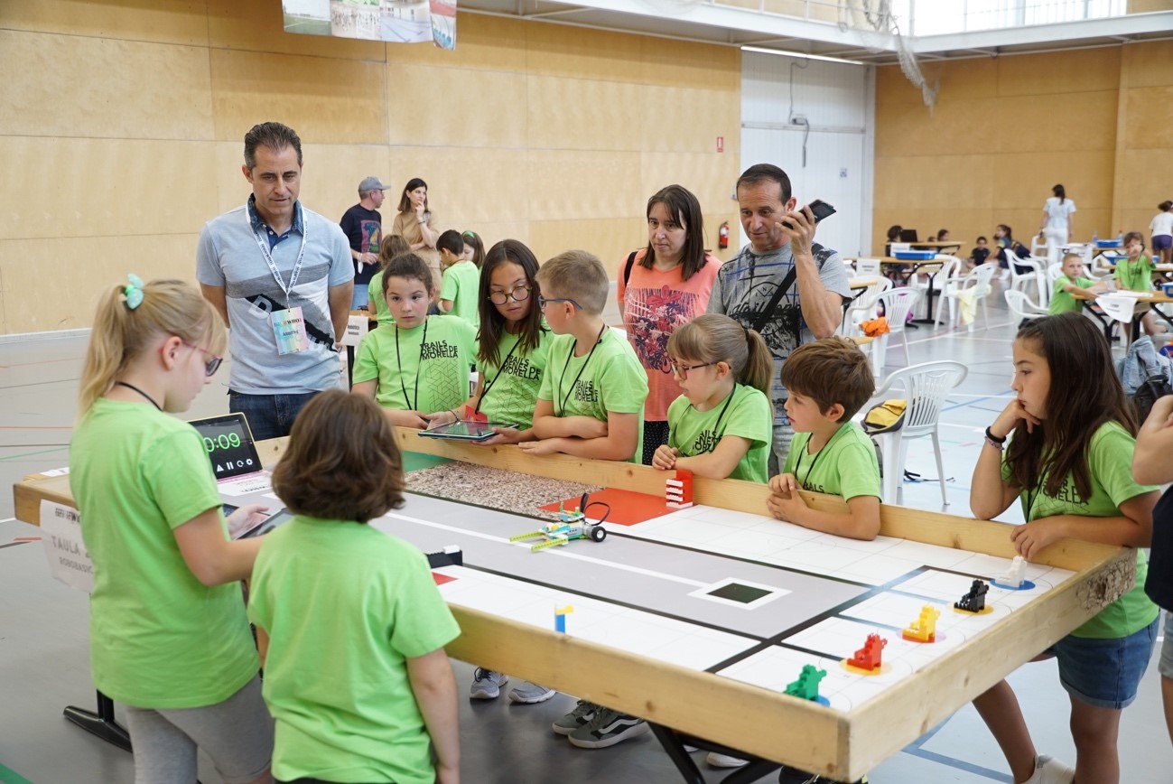 Un total de 35 equips participen en la World Robot Olympiad celebrada a l'UJI