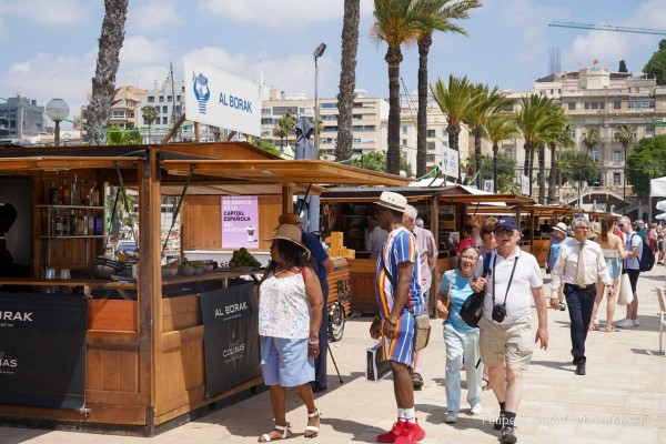Cartagena Puerto de Sabores atraca en la explanada del Club de Regatas hasta el domingo