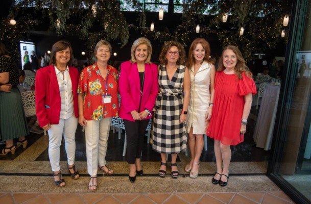 El asociacionismo como medio para conquistar la igualdad y dar voz al
liderazgo femenino