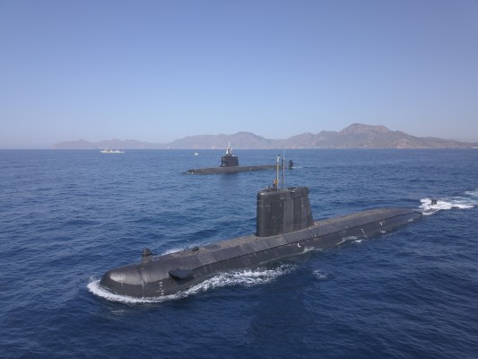 El presente (Tramontana) y el futuro (Isaac Peral) del arma submarina se citan en el mar en Cartagena