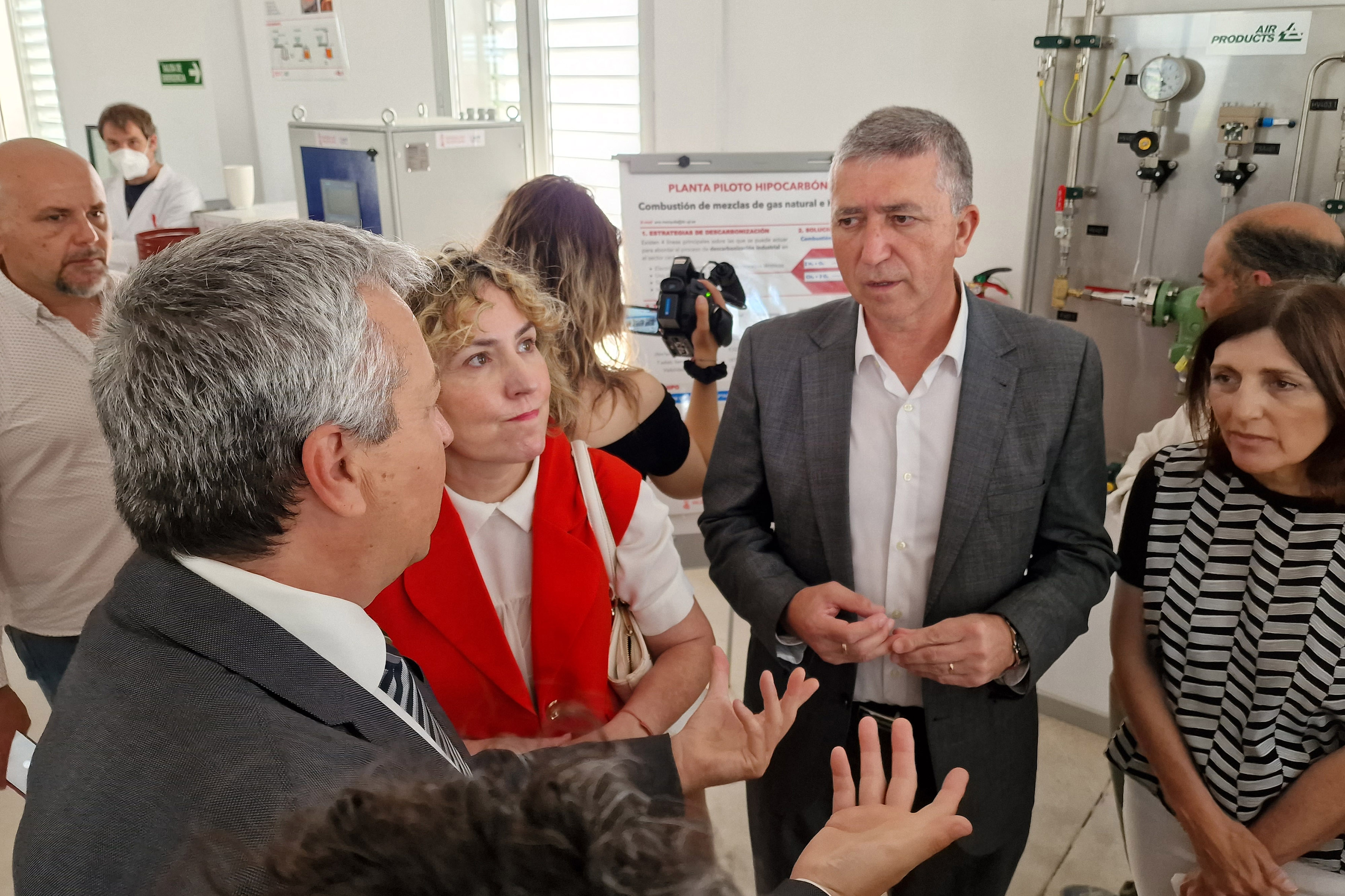 Economía espera para junio la llegada de las primeras ayudas a la industria gasintensiva