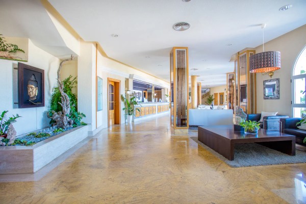 El empresario hindú que se enamoró de Mazarrón introduce toques orientales en el nuevo hotel Ramada