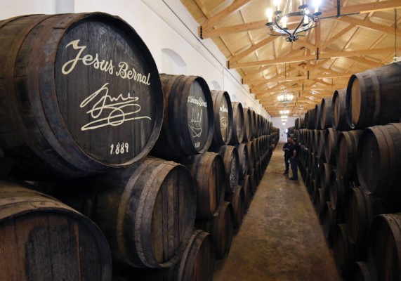 Las Destilerías Bernal de El Palmar: la casa del brandy que se 'mima' y llega hasta el Vaticano