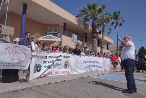 Los vecinos de Pozo Estrecho, la Palma y El Albujón se concentran en protesta por la 'precariedad' en la Atención Primaria