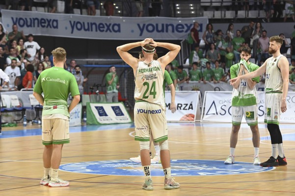 El TAU pierde en el último segundo de la prórroga ante el Gipuzkoa y se queda sin play off (92-93)