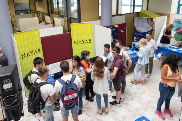 La UJI inaugura la Feria de Empresas como un espacio para dar a conocer el talento universitario 
