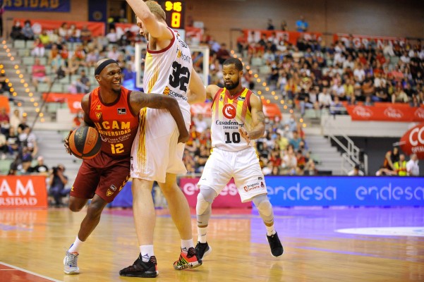El UCAM CB se queda sin play off al fallar frente al Casademont Zaragoza en el momento decisivo