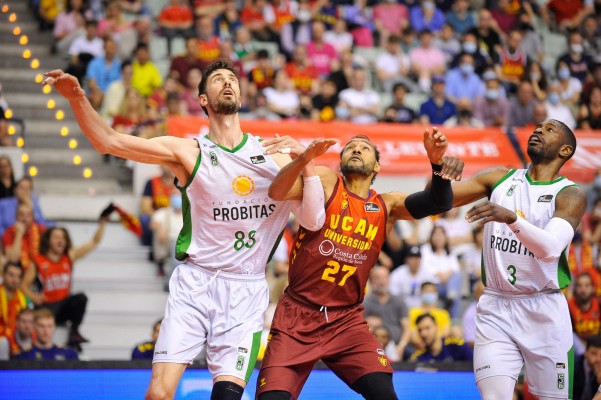 El UCAM CB sale de la zona de play off al caer en un partido en el que va siempre a remolque