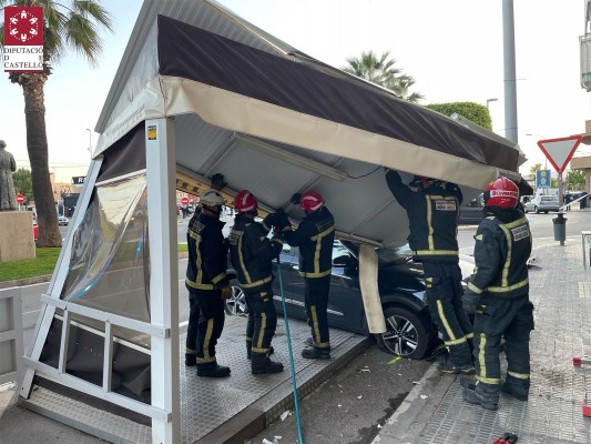 El bebé ingresado tras arrollar un coche una terraza en Borriana, en pronóstico reservado