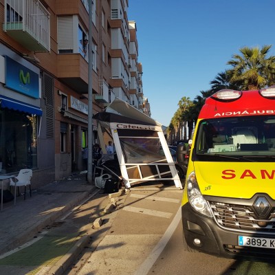 Heridas seis personas al chocar un vehículo contra la terraza de un bar en Borriana