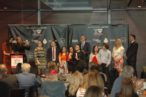 Assido reúne a más de 300 personas en el regreso de su cena solidaria