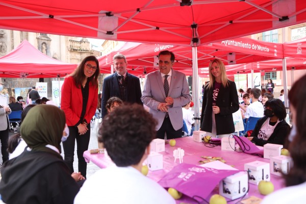 Murcia inculca la pasión por la ciencia y la tecnología a niñas de 10 a 16 años