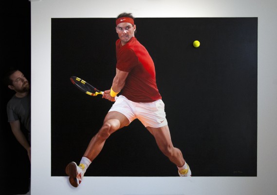 El murciano Antonio Menchón presenta su colosal e 'hiperenfático' retrato de Rafa Nadal: la pelota es de verdad