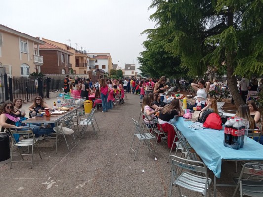 Més de 5.000 persones participen en la tradicional festa de les paelles de Nules