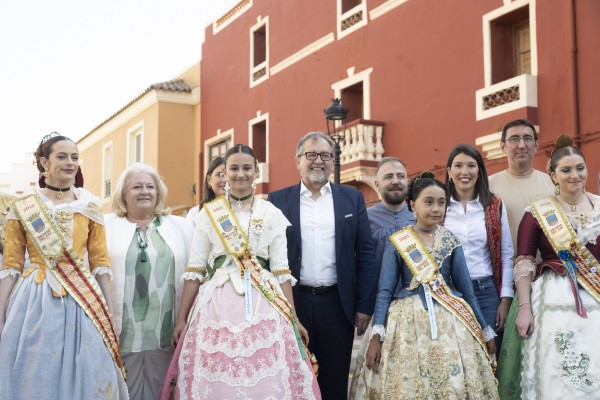 Oropesa del Mar inaugura la 20ª edición de su Trobà con talleres, pasacalles y pirotecnia