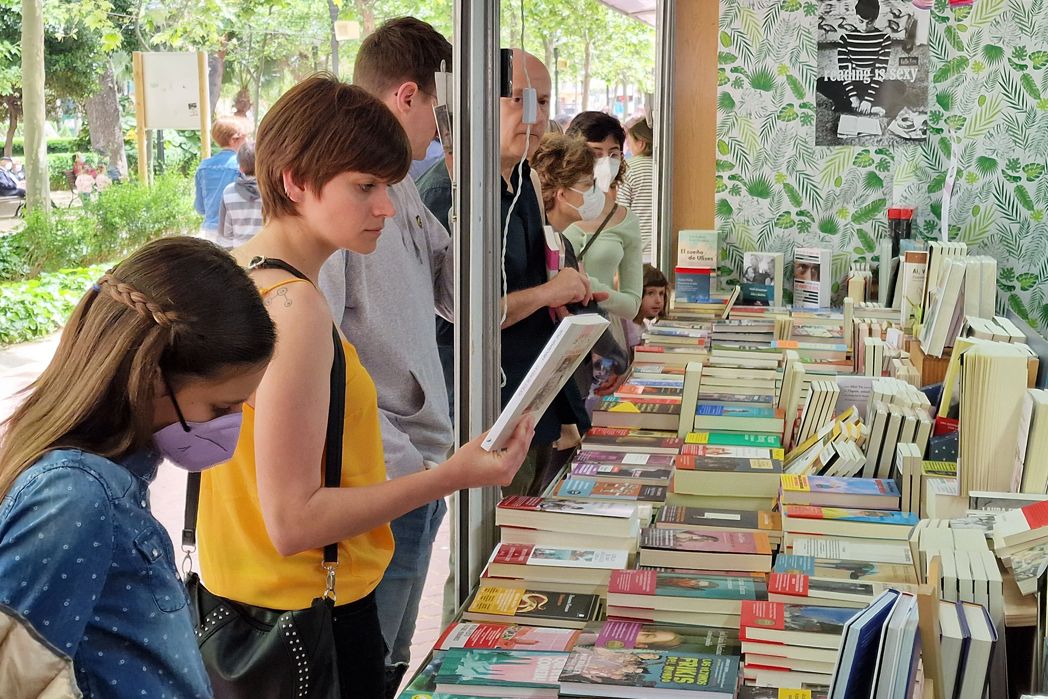 Una Fira del Llibre entre els jardins del Parc Ribalta