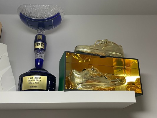 Así es la habitación museo de Carlos Alcaraz, donde guarda sus tesoros y sueña con el número 1 