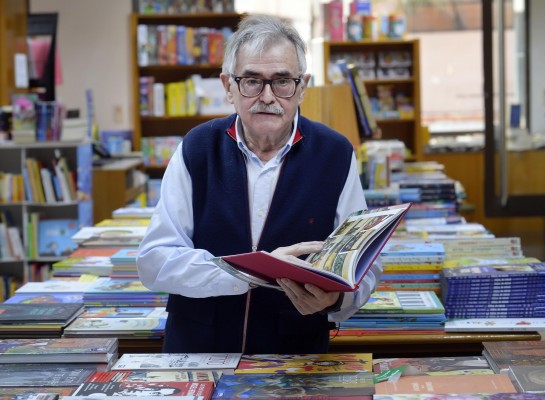 El librero que ha acompañado a los lectores murcianos durante 60 años: homenaje a Diego Marín