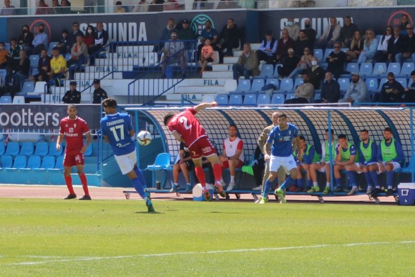 El Murcia, que marca a los 14 segundos e iba 0-2 al cuarto de hora, dice adiós al ascenso directo