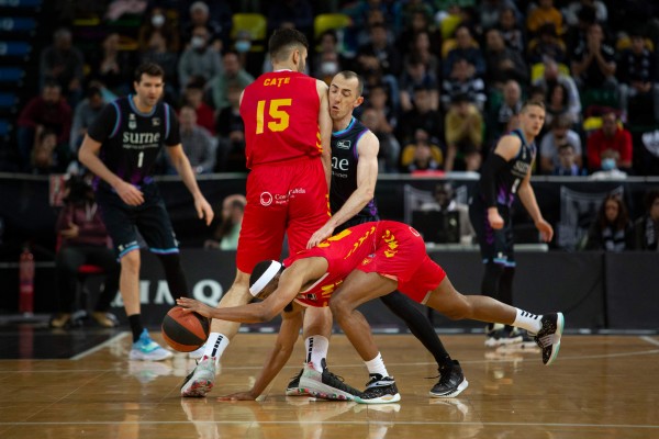 El UCAM CB deja escapar una victoria clave y puede quedar a dos triunfos de los play off