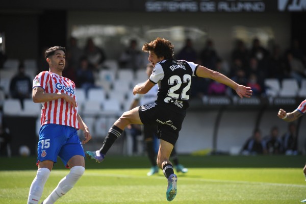 El Efesé, con gran pegada y Marc Martínez enorme en la portería, golea al Girona y mantiene el sueño