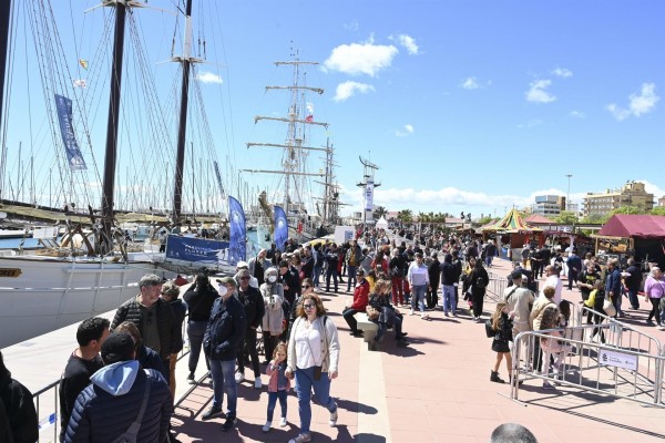'Escala a Castelló' vive este sábado su jornada central con el gran desfile y las Justas de Sète