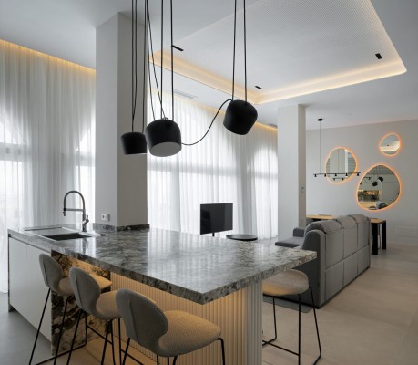 Una casa 'chic' en La Manga Club: 'loft' actual y cálido para una pareja francesa