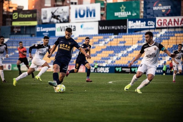 El UCAM busca agarrarse en Algeciras a la Primera RFEF y el Real Murcia prueba su solidez en Melilla