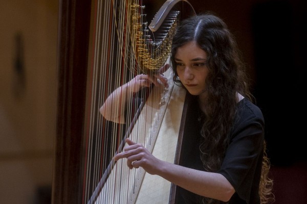 Jóvenes músicos muestran su talento en las finales del concurso 'Entre Cuerdas y Metales' de Cartagena