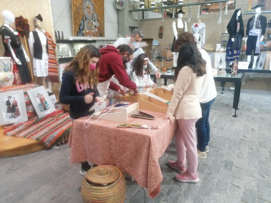 La artesanía y las Fiestas de Primavera se dan la mano con un sinfín de talleres en el Centro Regional