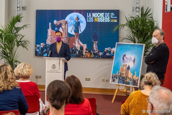 La Noche de los Museos de Cartagena rescata la magia del cartel que realizó Sánchez Nieto hace dos años 