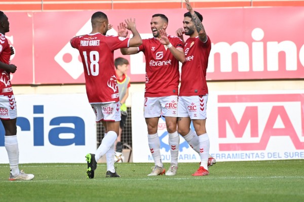 Un Murcia dominante sigue su progresión y asalta el tercer puesto adelantando al Hércules en la tabla