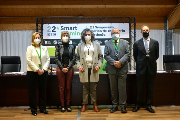 Premiadas en Cartagena investigaciones sobre riego inteligente y puesta de gallinas en recintos abiertos