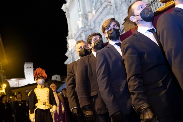 El 'portapasos' López Miras augura en Lorca una Semana Santa muy especial y con llenazo turístico