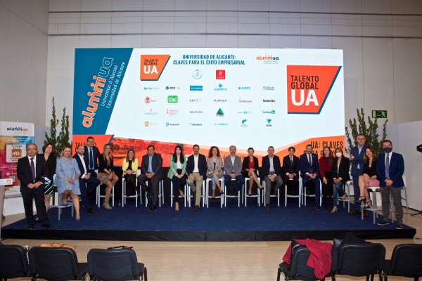 La formación, palanca del éxito: 20 directivos líderes abordan en la UA el papel de la universidad
