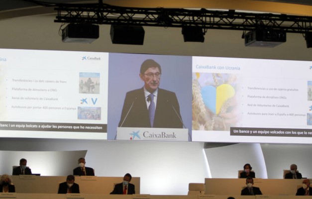 Los sindicatos 'toman' la junta de CaixaBank para decir que la plantilla no puede más