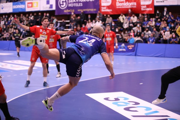Nickevic tumba al Huesca y alimenta el sueño del Benidorm